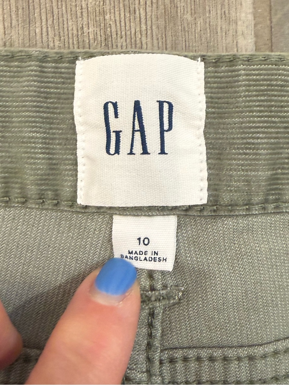GAP NWT Women’s Light Olive Green Cut Off Corduroy Shorts, size 10 - Picture 4 of 6